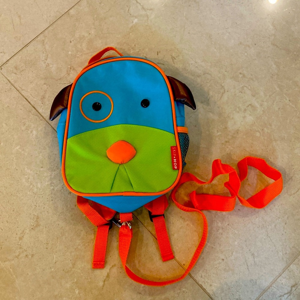 Skip hop dog backpack w leash